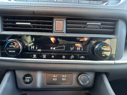 Certified 2025 Nissan Rogue SV image 18