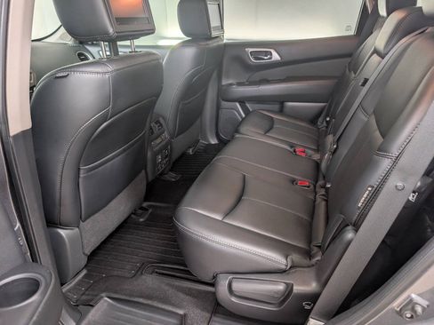 Used 2018 Nissan Pathfinder Platinum AWD/4WD image 14