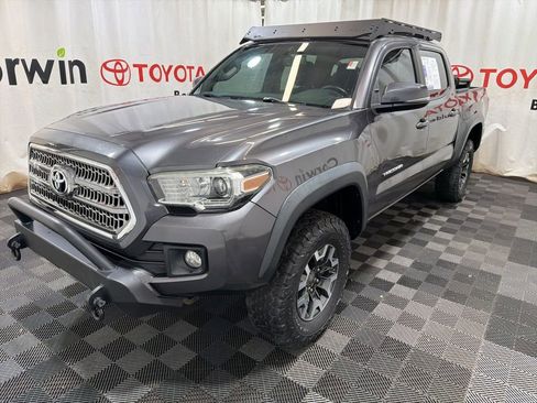 Used 2017 Toyota Tacoma TRD Off-Road w/ Tow Package (A/T) AWD/4WD image 3