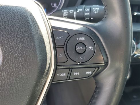 Used 2021 Toyota Venza LE image 23