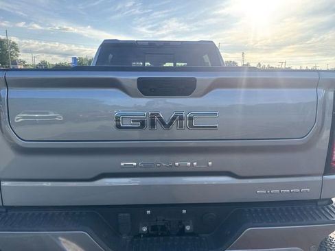 Used 2024 GMC Sierra 1500 Denali Ultimate AWD/4WD image 9