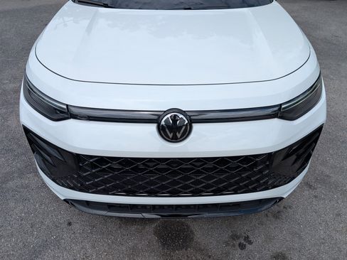 Used 2025 Volkswagen Tiguan SE R-Line AWD/4WD image 12