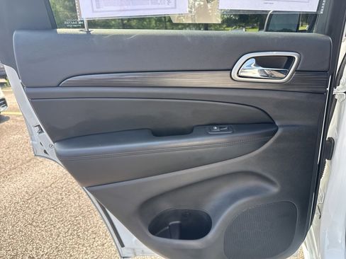 Used 2020 Jeep Grand Cherokee Altitude image 46