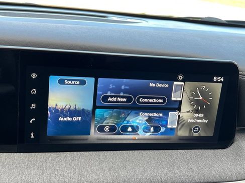 Certified 2025 Nissan Kicks SV w/ Illumination Package AWD/4WD image 8