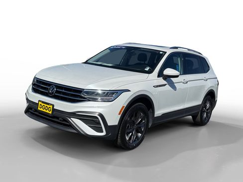 Used 2023 Volkswagen Tiguan SE w/ Panoramic Sunroof Package FWD image 1