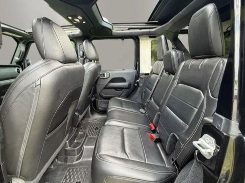 Used 2019 Jeep Wrangler Unlimited Sahara AWD/4WD image 11