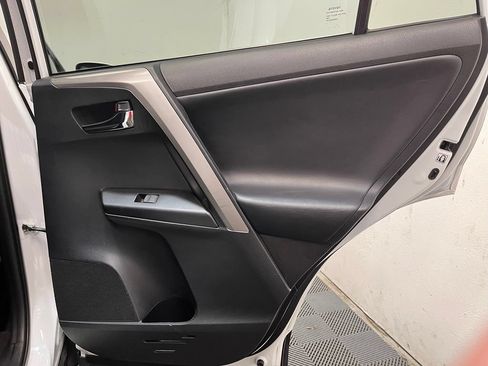 Used 2018 Toyota RAV4 XLE w/ Plus Extra Value Package AWD/4WD image 18