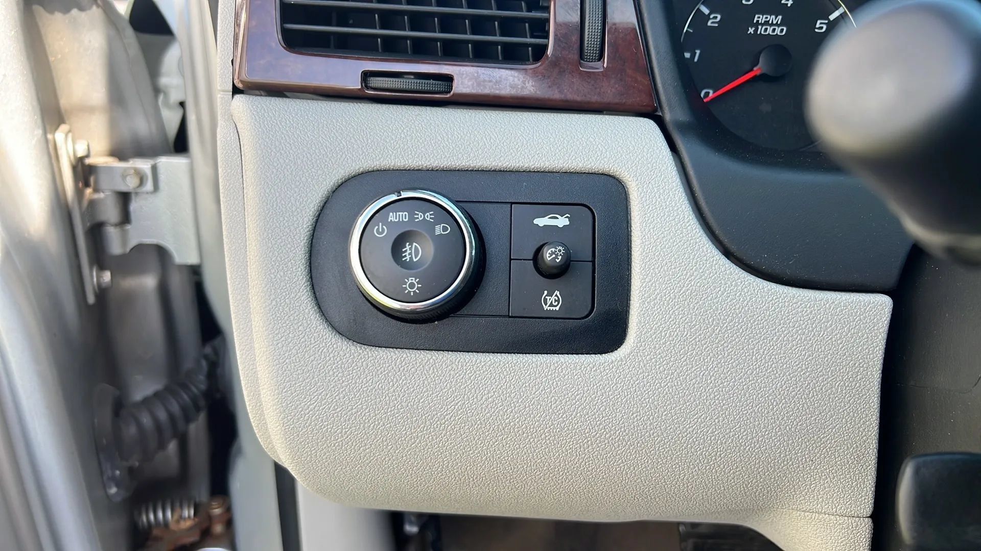 Used 2011 Chevrolet Impala LT FWD image 25