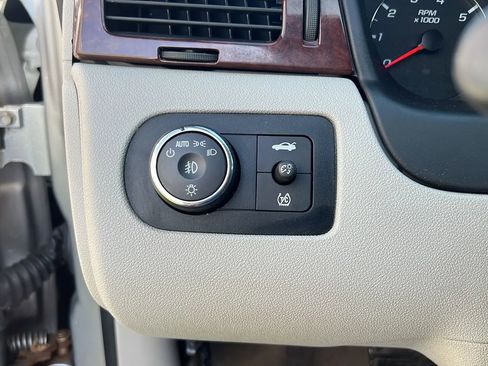 Used 2011 Chevrolet Impala LT FWD image 25