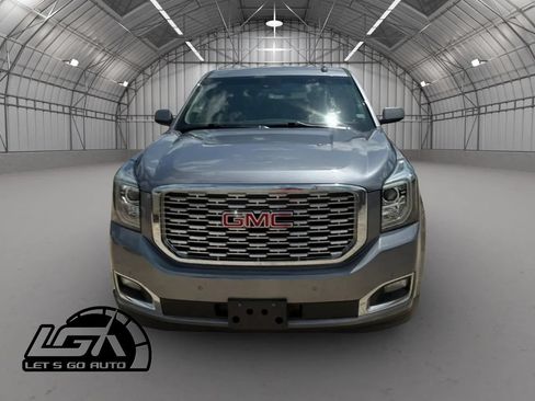 Used 2018 GMC Yukon XL Denali w/ Denali Ultimate Package AWD/4WD image 2
