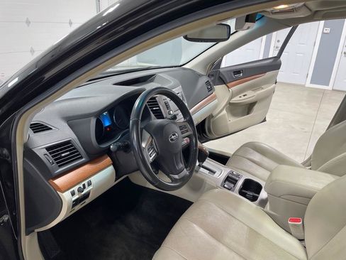 Used 2013 Subaru Outback 2.5i Limited w/ Moonroof Pkg AWD/4WD image 9