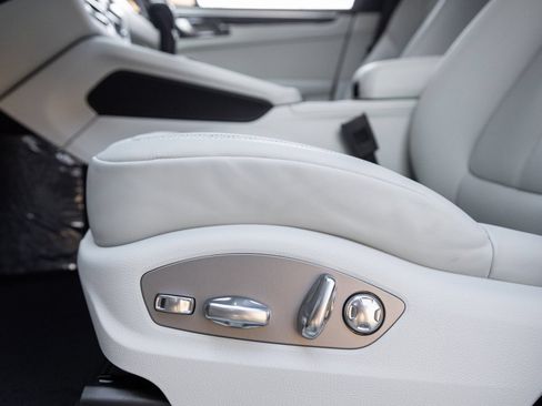 Certified 2026 Porsche Macan S AWD/4WD image 22