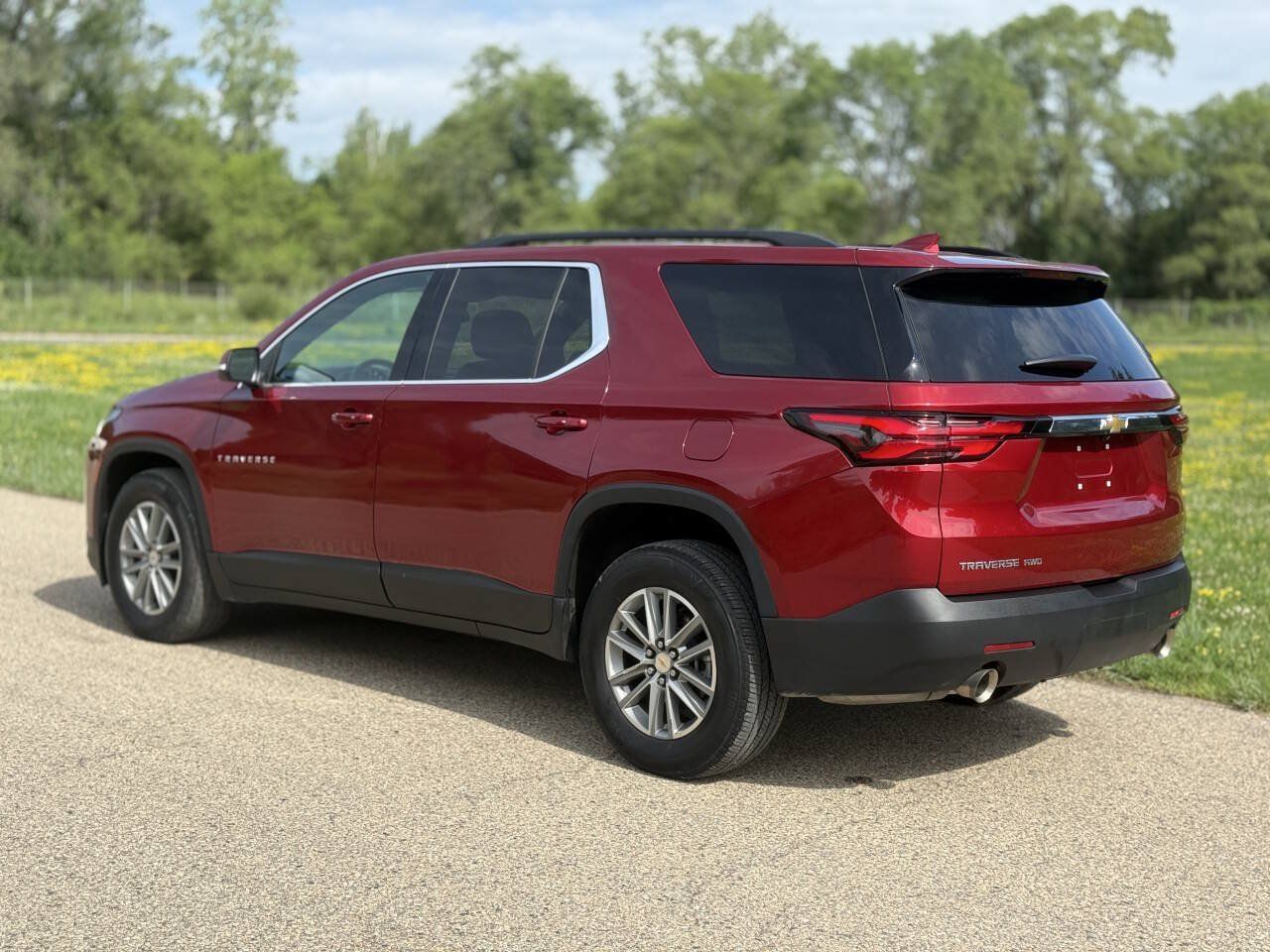 Used 2023 Chevrolet Traverse LT AWD/4WD image 5