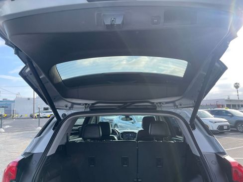 Used 2024 GMC Terrain SLT image 24