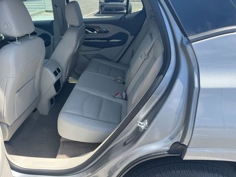 Used 2024 GMC Terrain Denali w/ Denali Premium Package image 10