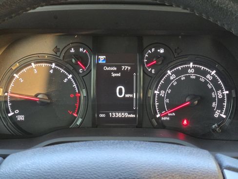 Used 2020 Toyota 4Runner SR5 Premium w/ Moonroof Package RWD image 15