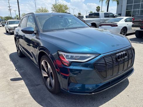 Used 2023 Audi e-tron Premium Plus AWD/4WD image 3