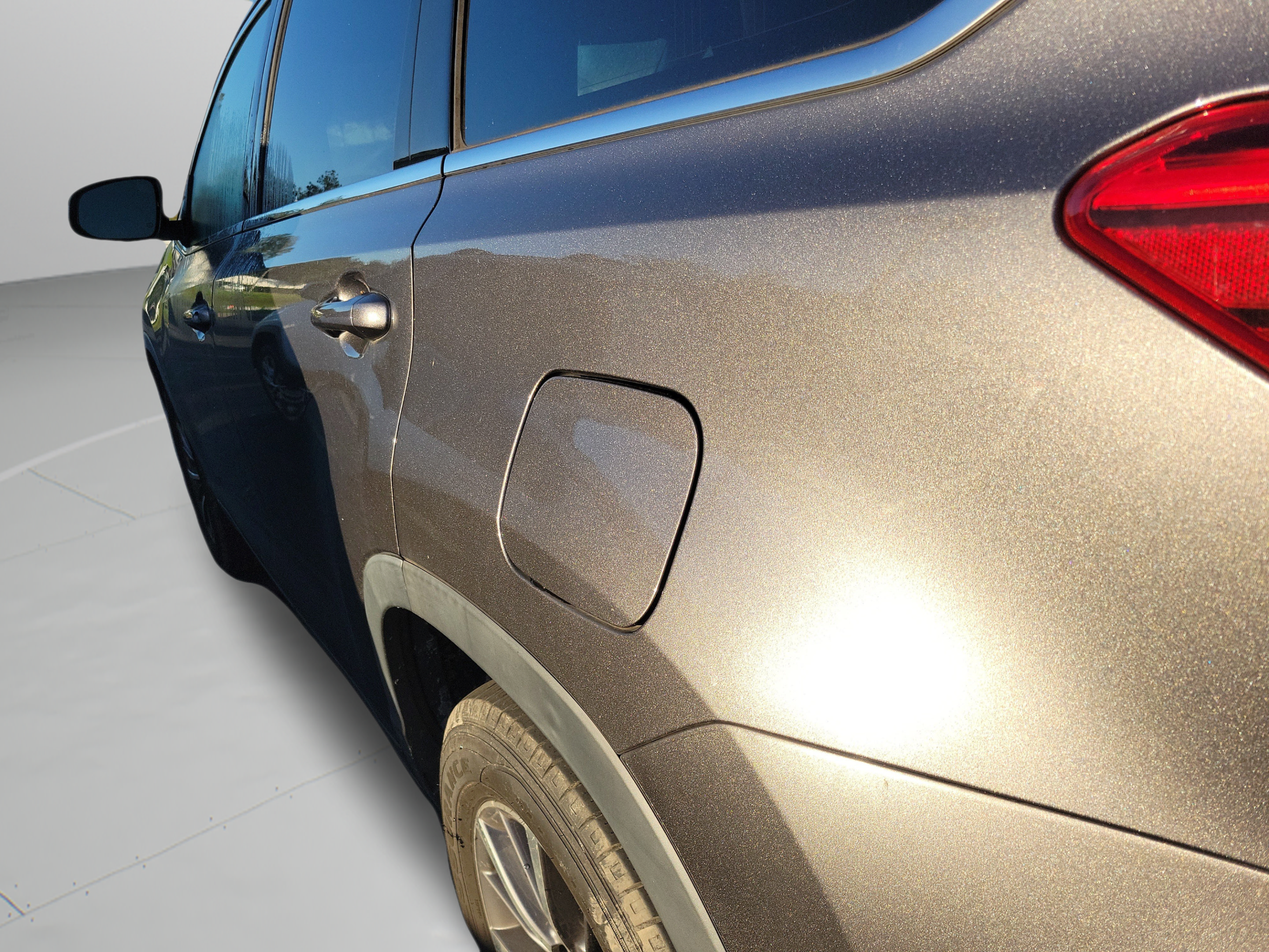 Used 2019 Toyota Highlander XLE FWD image 25