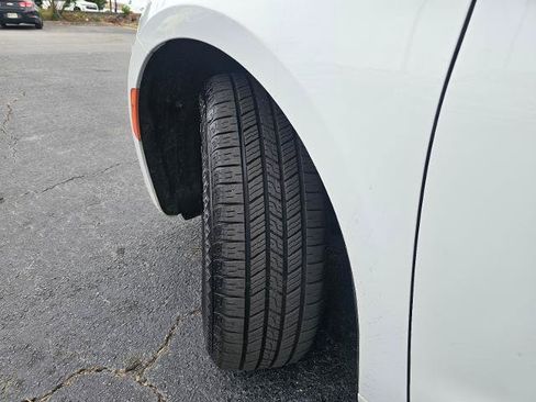 Used 2023 Chrysler Pacifica Touring-L FWD image 42