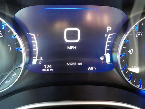 Used 2023 Chrysler Pacifica Touring-L image 21