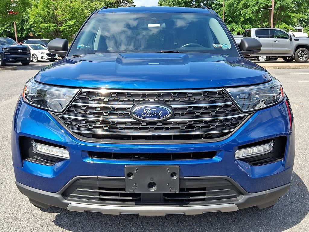 Used 2022 Ford Explorer XLT w/ Equipment Group 202A AWD/4WD image 4