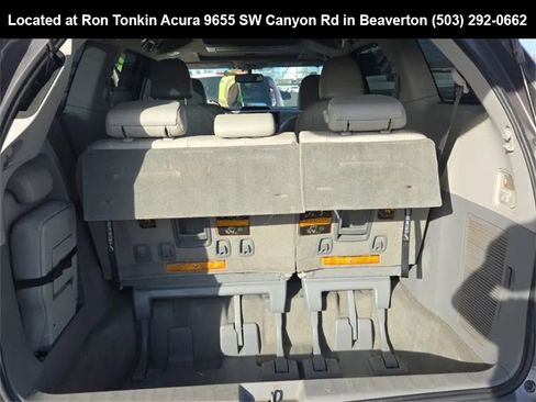 Used 2014 Toyota Sienna XLE w/ XLE Premium Package image 12