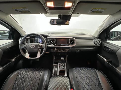 Used 2022 Toyota Tacoma SR5 image 9