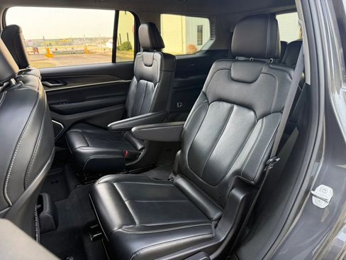 Used 2022 Jeep Grand Cherokee L Limited w/ Black Appearance Package image 31