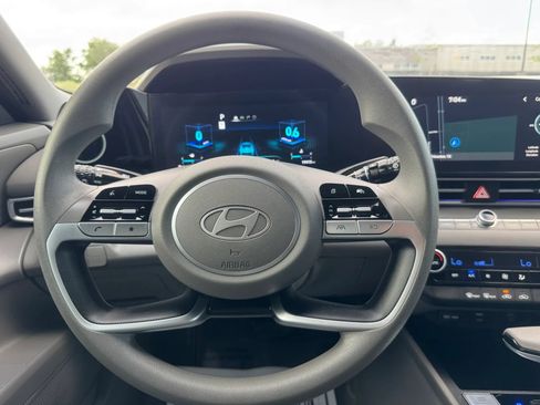 Used 2024 Hyundai Elantra SEL FWD image 39