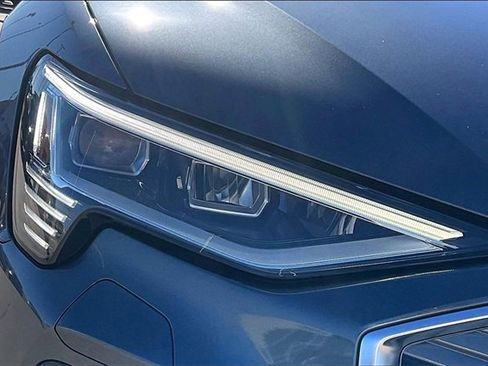 Used 2021 Audi e-tron Premium Plus image 31