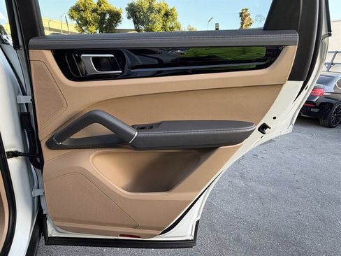 Used 2021 Porsche Cayenne image 34