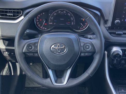 Certified 2025 Toyota RAV4 XLE w/ Convenience Package FWD image 16