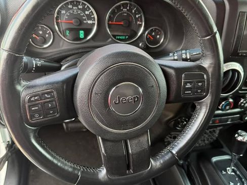 Used 2016 Jeep Wrangler Unlimited Sahara w/ Connectivity Group image 14