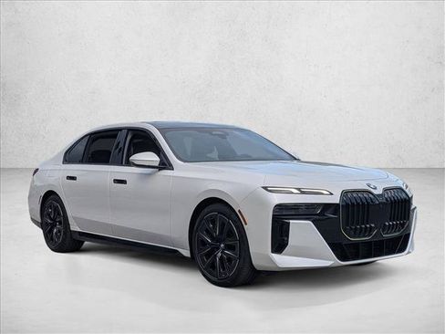 Used 2024 BMW 760i xDrive w/ Premium Package 2 AWD/4WD image 3