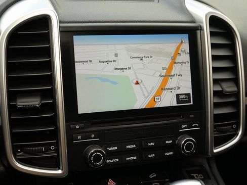 Used 2017 Porsche Cayenne S image 14