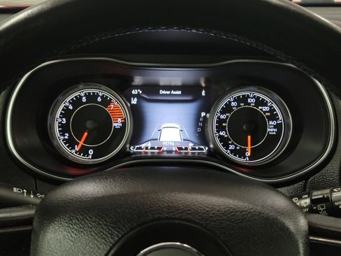 Used 2019 Jeep Cherokee Trailhawk AWD/4WD image 17
