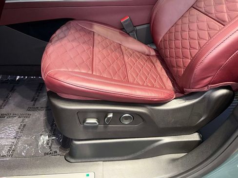 Used 2026 Cadillac Escalade Luxury w/ LPO, Floor Liner Package AWD/4WD image 3