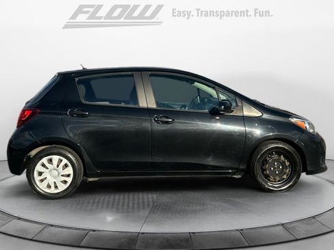 Used 2017 Toyota Yaris L image 9