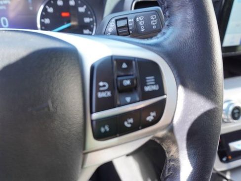 Used 2022 Ford Explorer XLT w/ Equipment Group 202A image 30