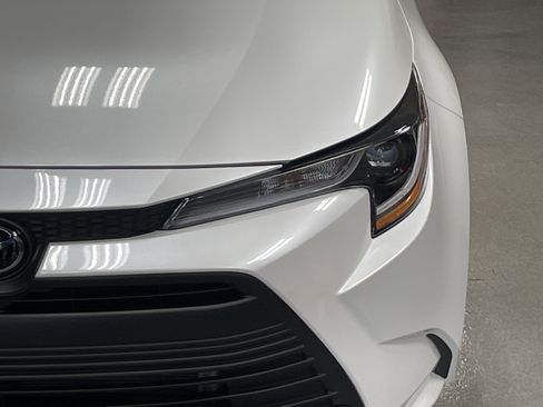 Used 2026 Toyota Corolla LE FWD image 5