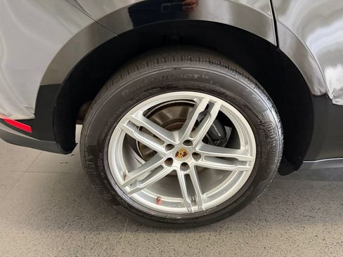 Used 2023 Porsche Macan AWD/4WD image 12