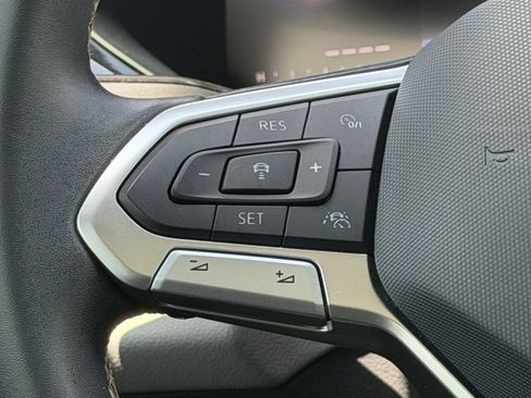 Certified 2023 Volkswagen Taos SE w/ Panoramic Sunroof Package FWD image 14