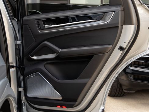 Certified 2025 Porsche Cayenne S image 42