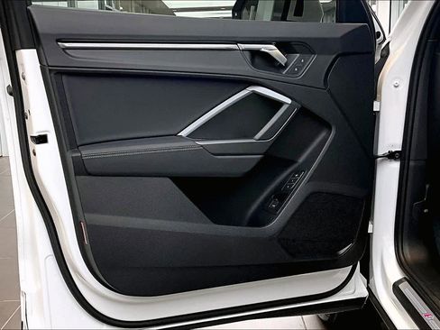 Used 2024 Audi Q3 2.0T Premium Plus w/ Premium Plus Package image 22