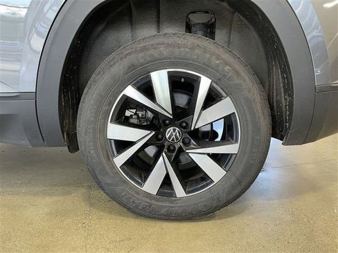 Used 2021 Volkswagen Atlas Cross Sport SE AWD/4WD image 35