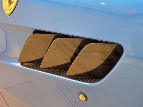 Used 2018 Ferrari GTC4Lusso image 8