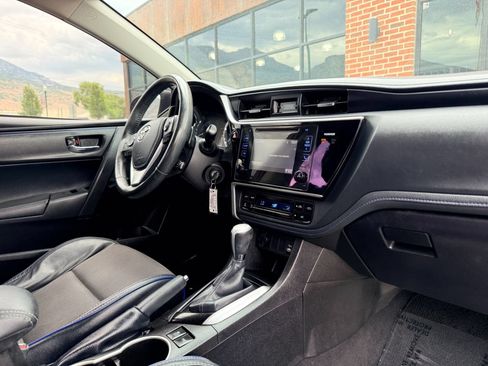 Used 2017 Toyota Corolla SE w/ Carpet Mat Package (TMS) FWD image 12