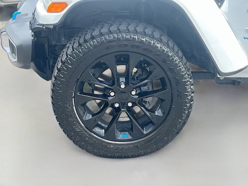 Used 2023 Jeep Wrangler Unlimited Sahara AWD/4WD image 29