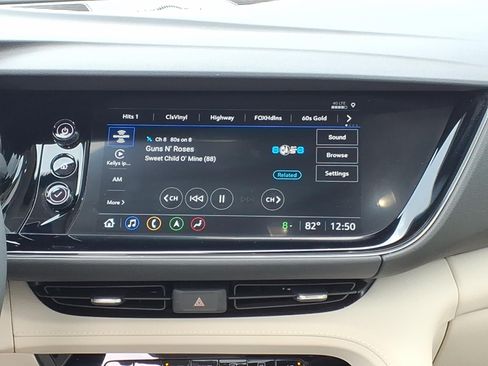 Certified 2022 Buick Envision Avenir w/ Technology Package II AWD/4WD image 13