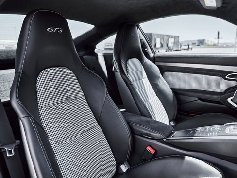 Used 2018 Porsche 911 GT3 RWD image 38